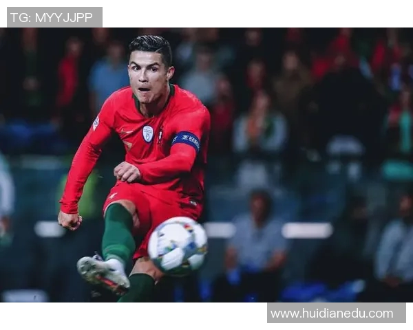 三位足球巨星成长经历对比 谁的外貌更具魅力与吸引力